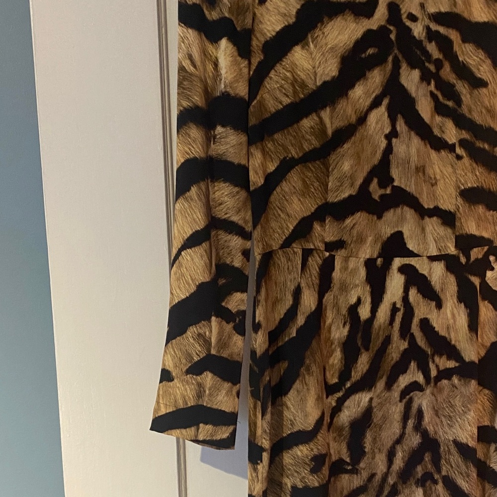 Dolce & Gabbana Brown Leopard Print Silk Midi Dress with Long Sleeves - Picture 4 of 7